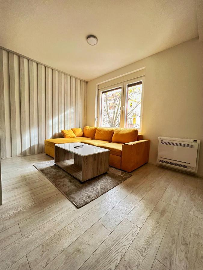 Center Deluxe Studio Apartment Nikšić Bagian luar foto