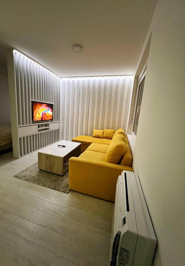 Center Deluxe Studio Apartment Nikšić Bagian luar foto